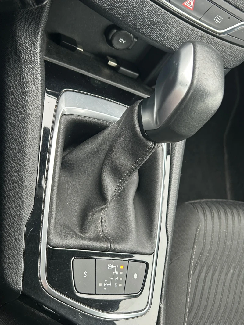 Peugeot 308 110000 км реални!, снимка 11 - Автомобили и джипове - 53220993