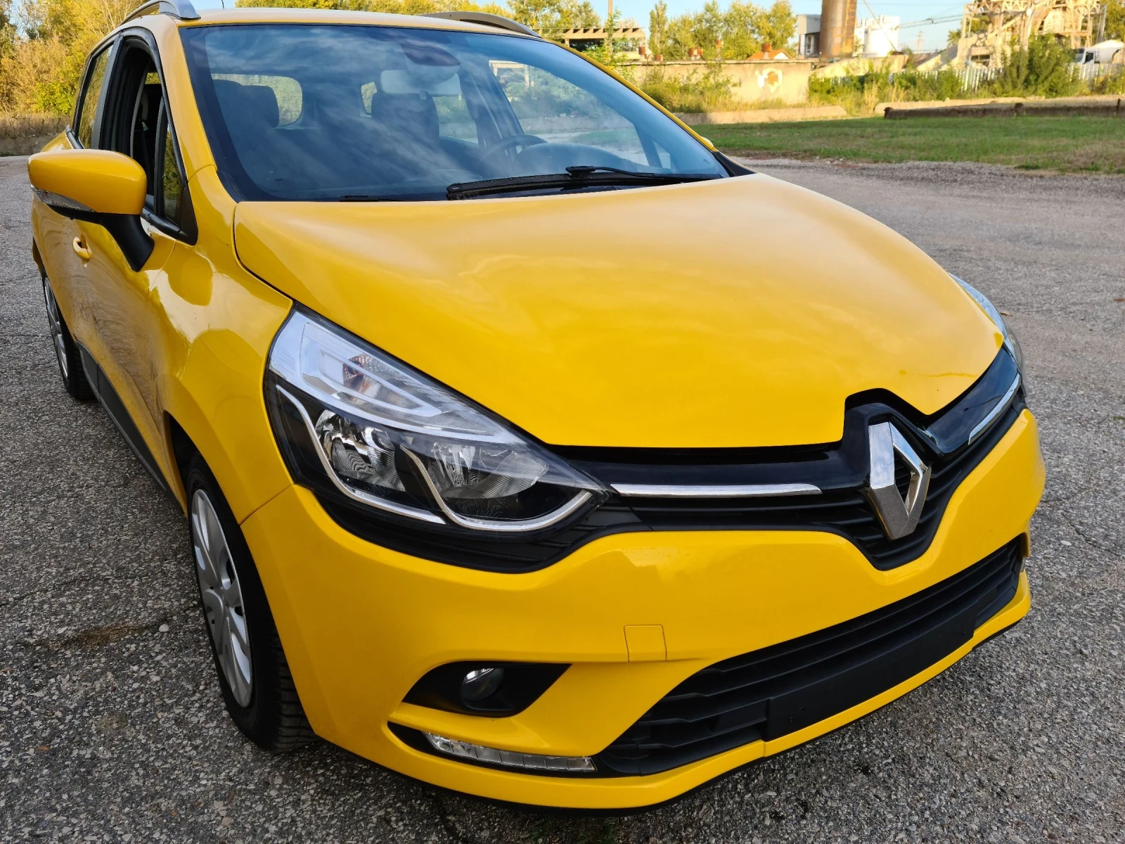 Renault Clio 0.9i-турбо/МОЖЕ да се сложи газ - изображение 2