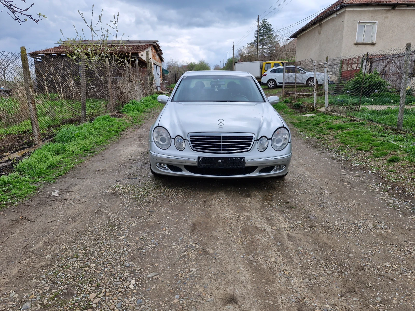Mercedes-Benz E 270 CDI - изображение 2
