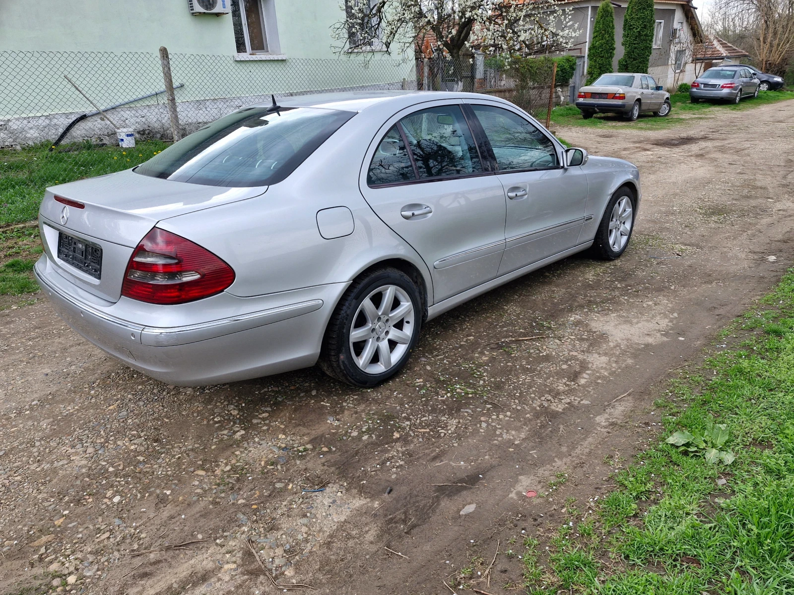 Mercedes-Benz E 270 CDI - изображение 4