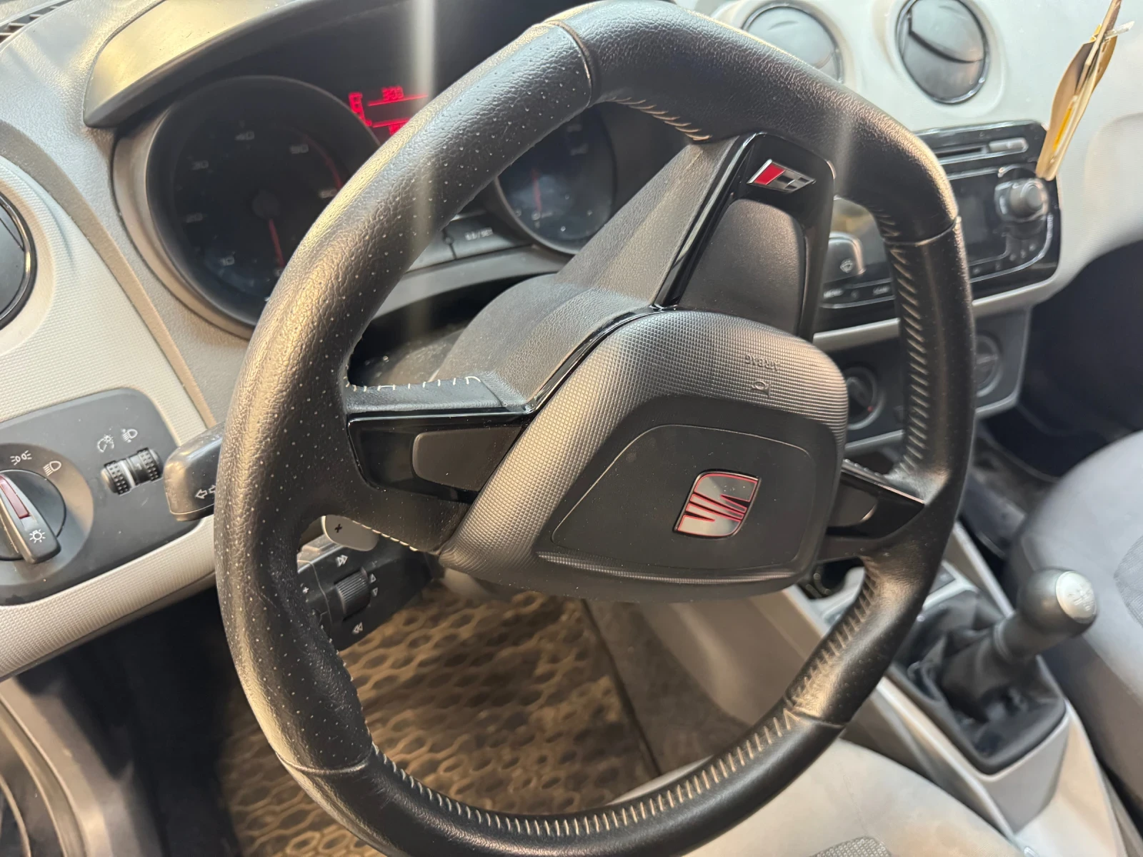 Seat Ibiza 1.9-90к.с 5ск  - изображение 8