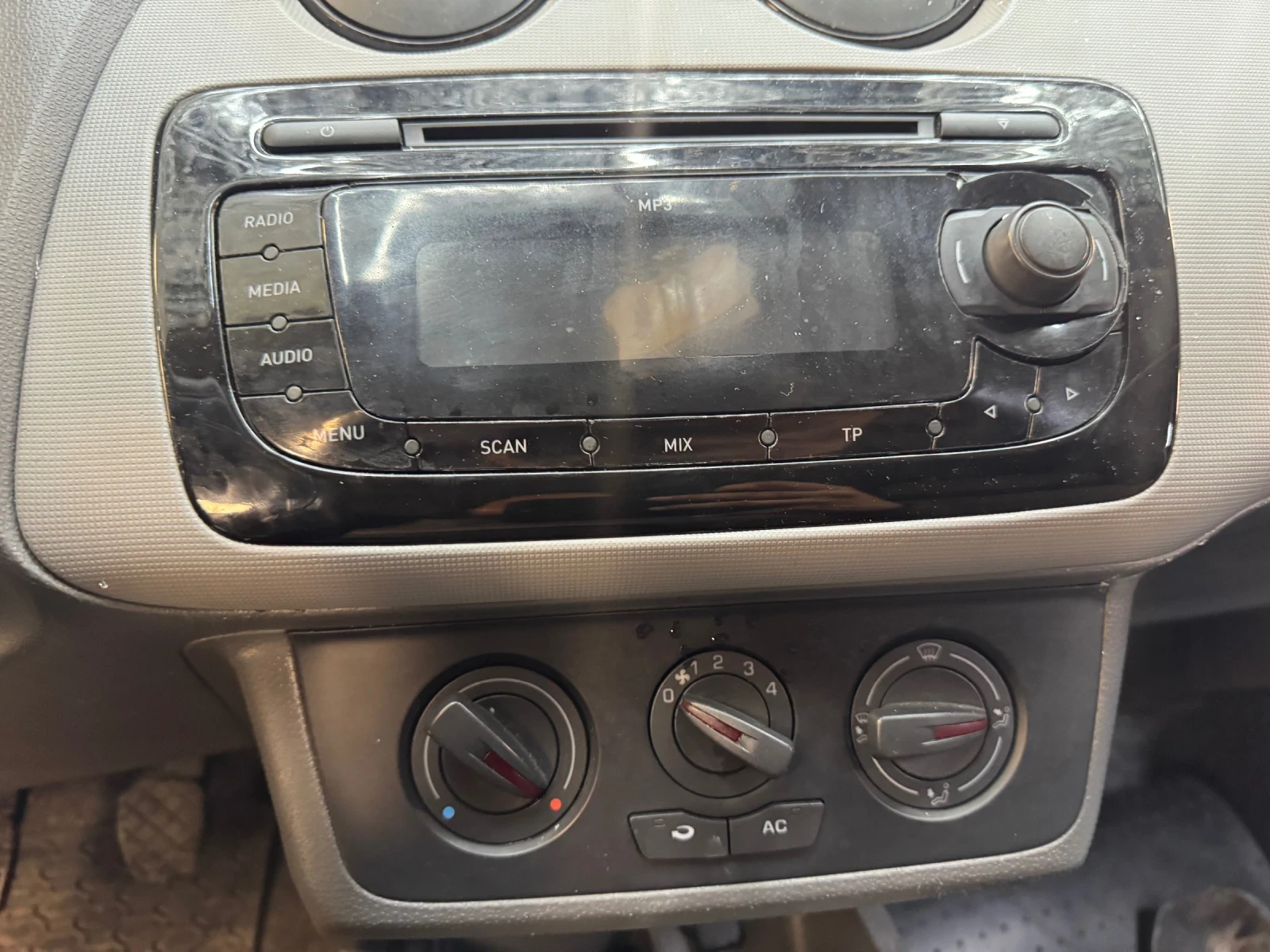 Seat Ibiza 1.9-90к.с 5ск  - изображение 9