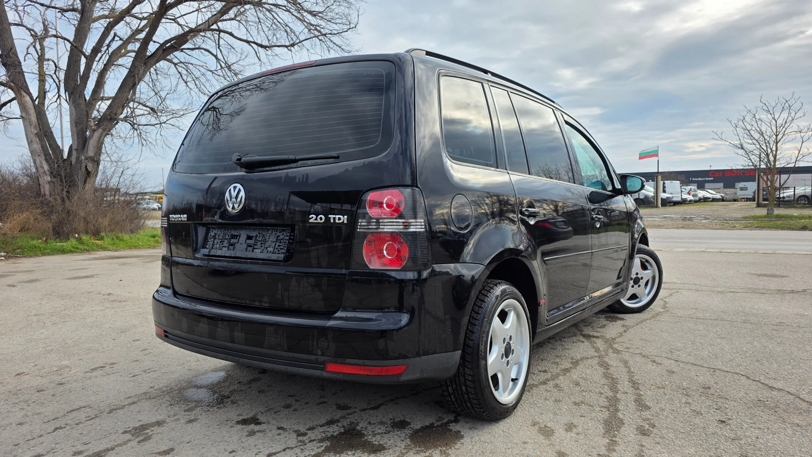 VW Touran 2.0d/140hp/8kl/FACE LIFT, снимка 6 - Автомобили и джипове - 53750779