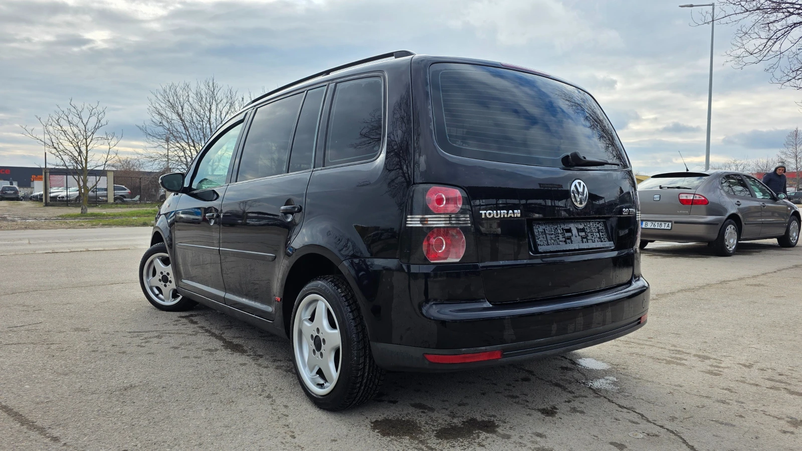 VW Touran 2.0d/140hp/8kl/FACE LIFT, снимка 5 - Автомобили и джипове - 53750779