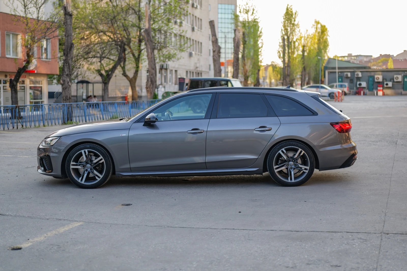 Audi A4 S-Line MATRIX PANO VIRTUAL AMBIENT, снимка 5 - Автомобили и джипове - 54063945