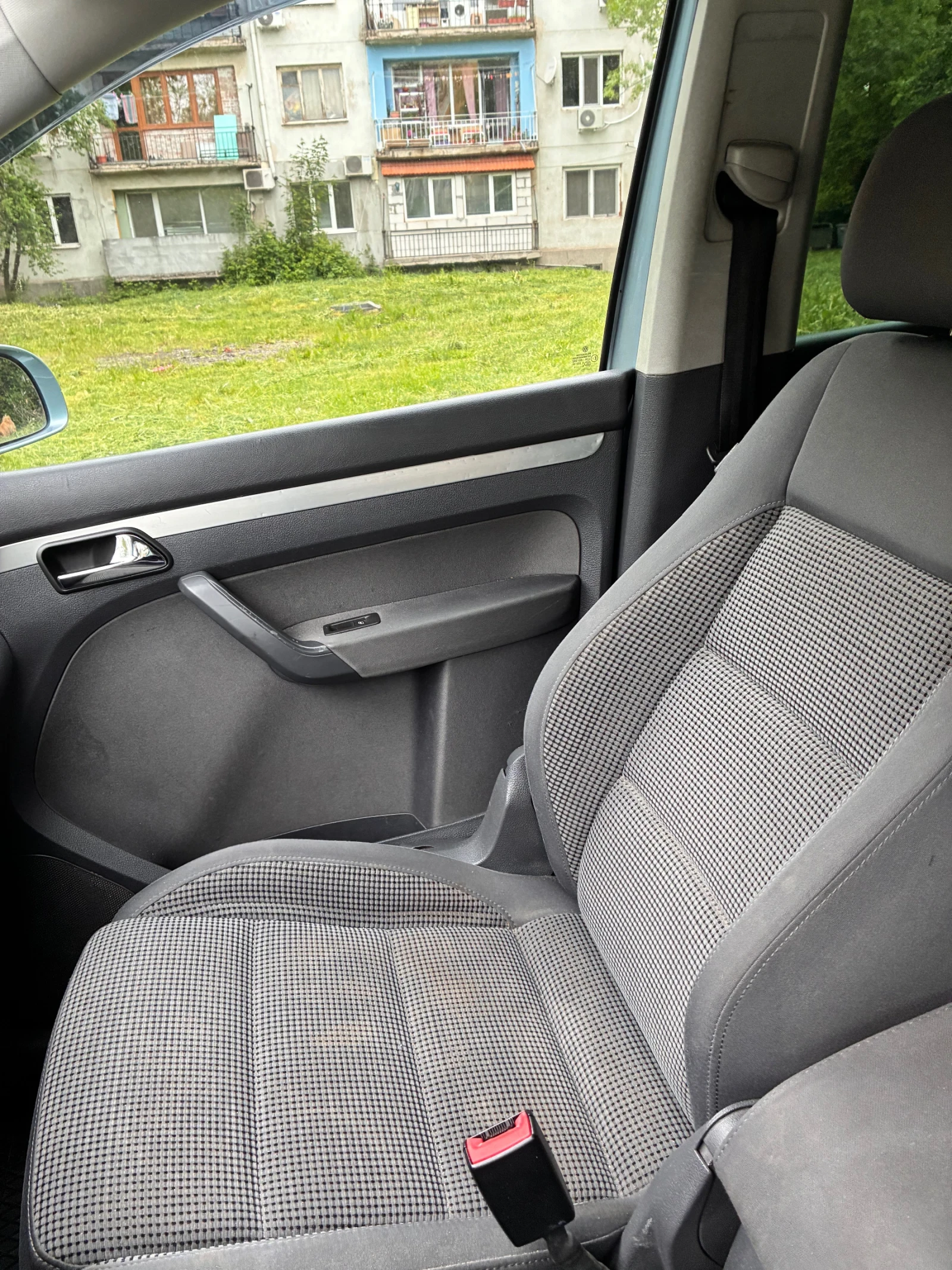 VW Touran, снимка 8 - Автомобили и джипове - 54584464