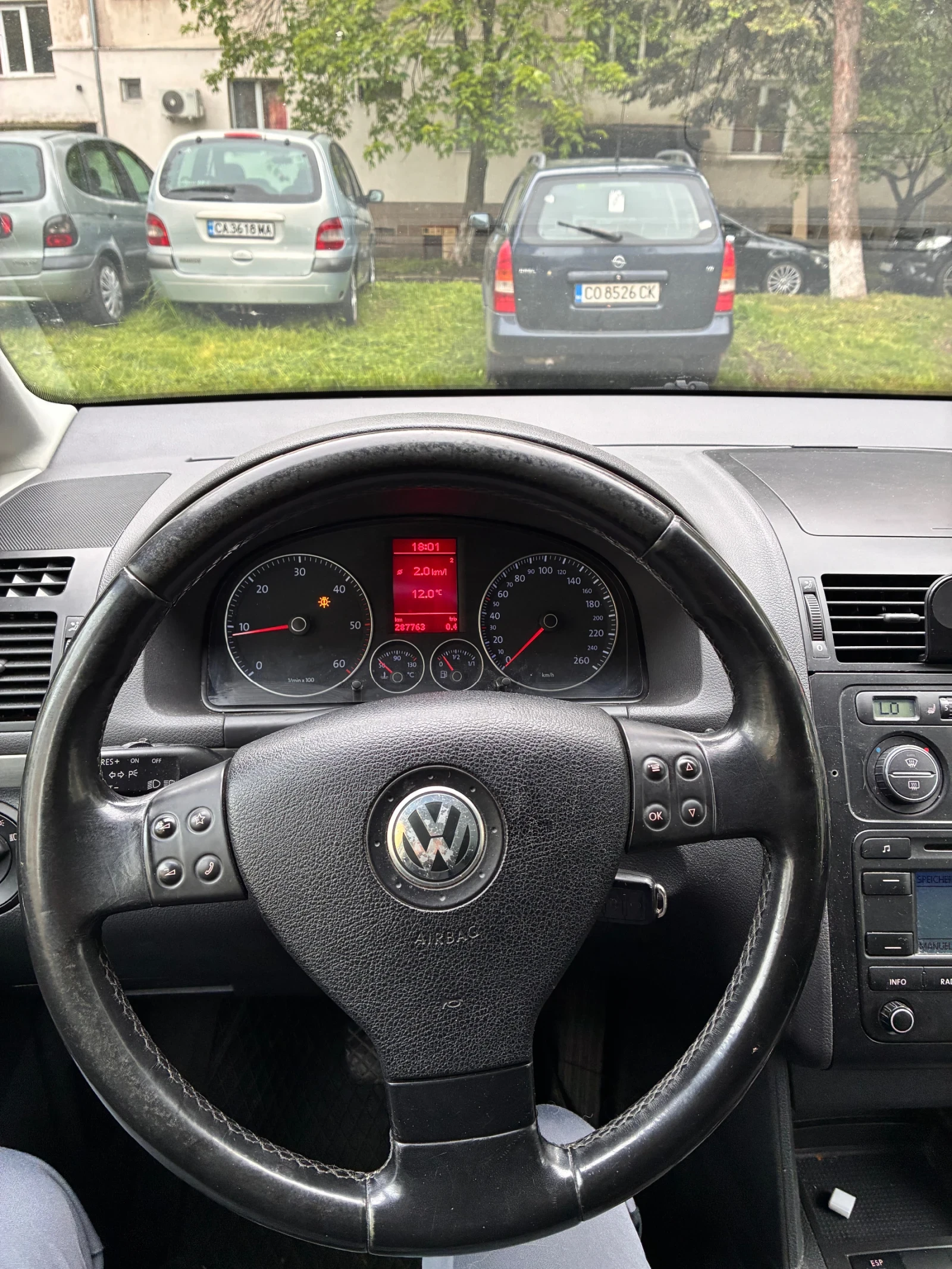 VW Touran, снимка 6 - Автомобили и джипове - 54584464