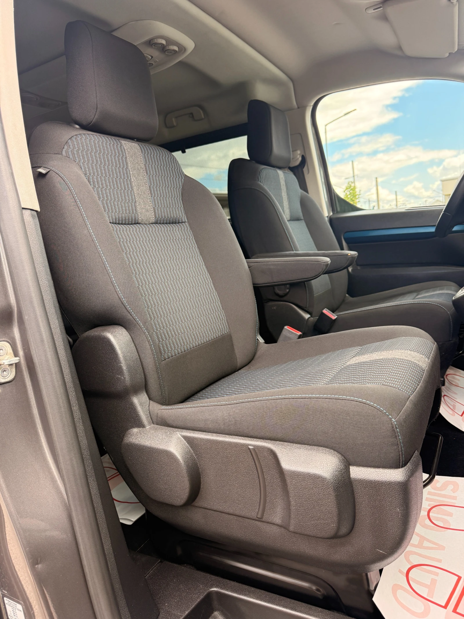 Peugeot Traveler 2.0 HDI* CARPLAY* КАМЕРА* FACELIFT* , снимка 8 - Автомобили и джипове - 55430536