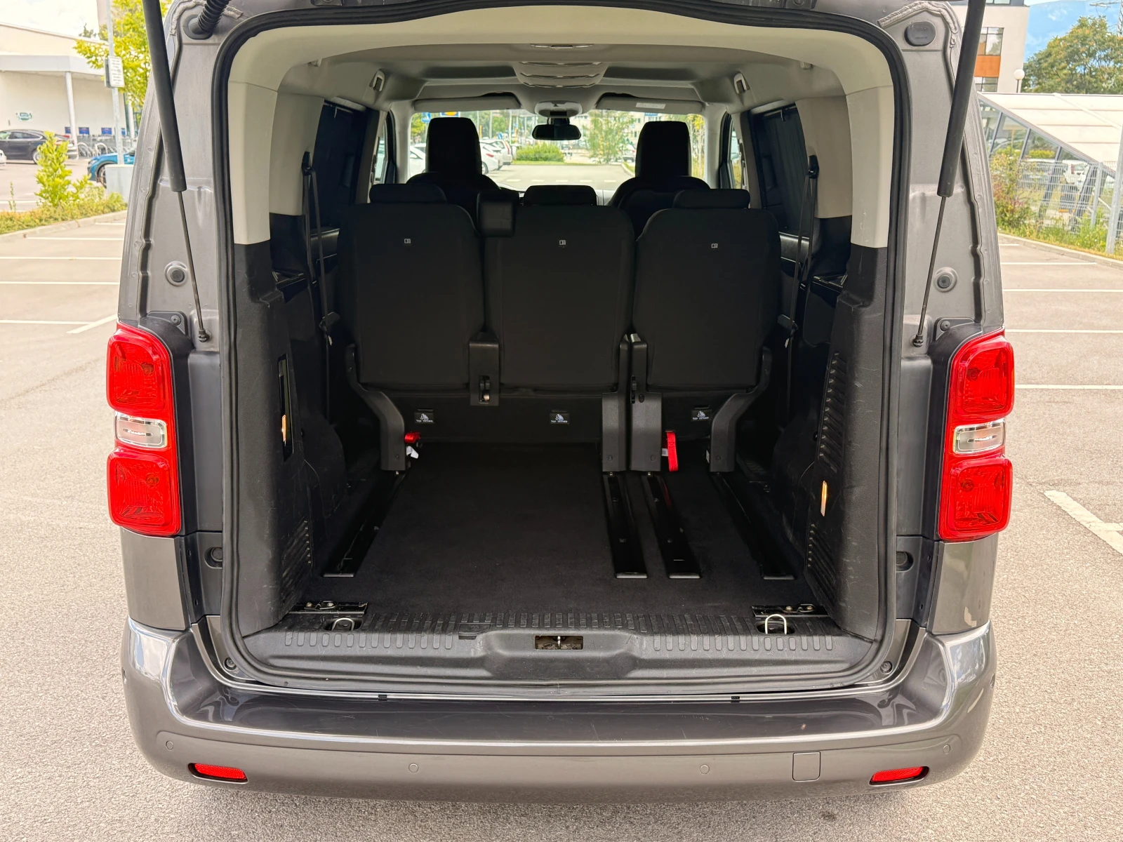 Peugeot Traveler 2.0 HDI* CARPLAY* КАМЕРА* FACELIFT* , снимка 14 - Автомобили и джипове - 55430536