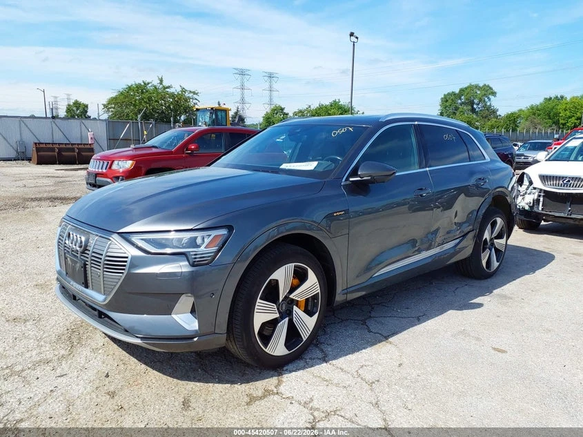 Audi E-Tron Premium Plus, снимка 2 - Автомобили и джипове - 55534774