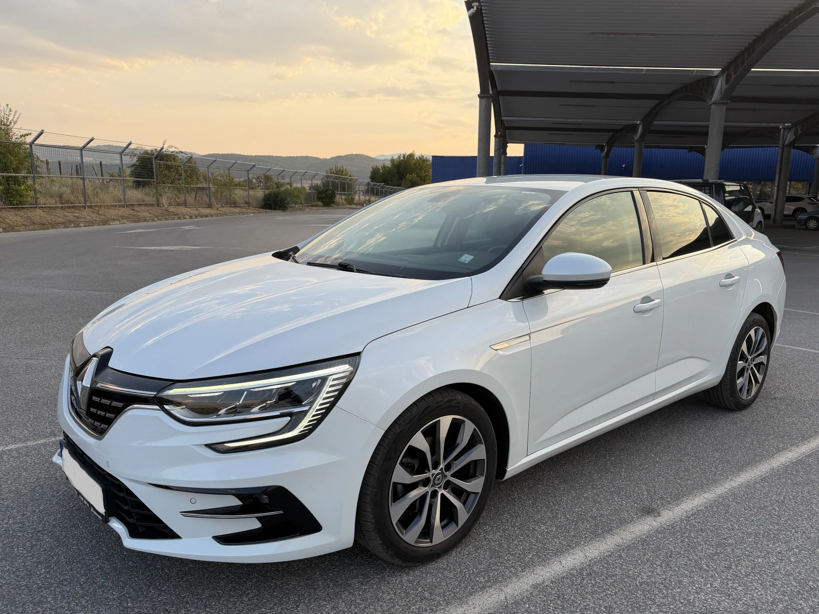 Renault Megane INTENCE, снимка 4 - Автомобили и джипове - 55777103