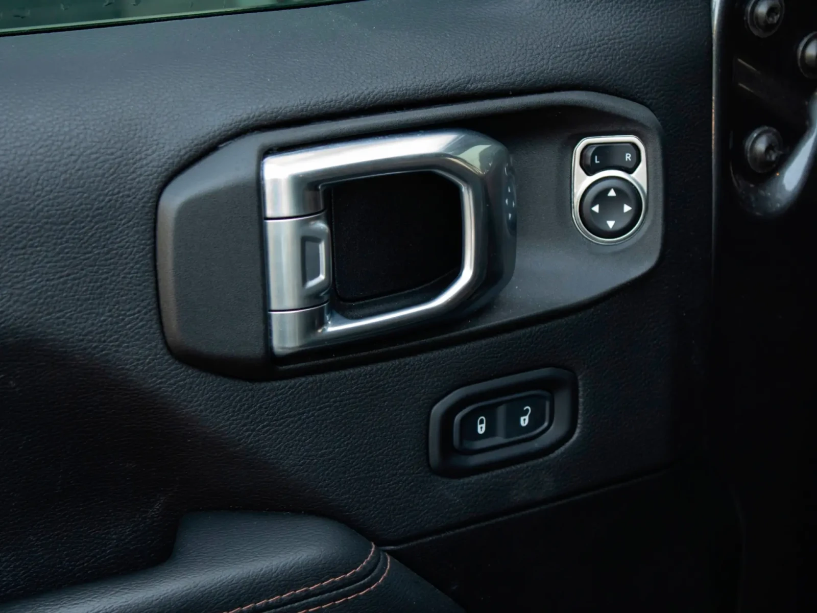 Jeep Wrangler 6.4L 8Cyl - 4�4- �������-������� 392!!! | Mobile.bg � ����������� 13