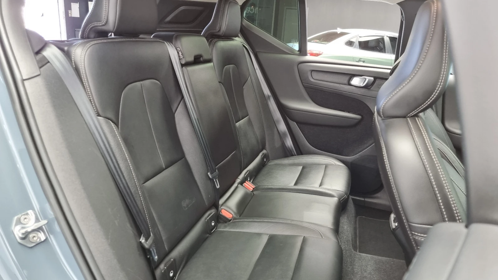 Volvo XC40 2021* B4* MOMENTUM* LED* DIS* PANO* КРАЙНА ЦЕНА, снимка 14 - Автомобили и джипове - 56060084