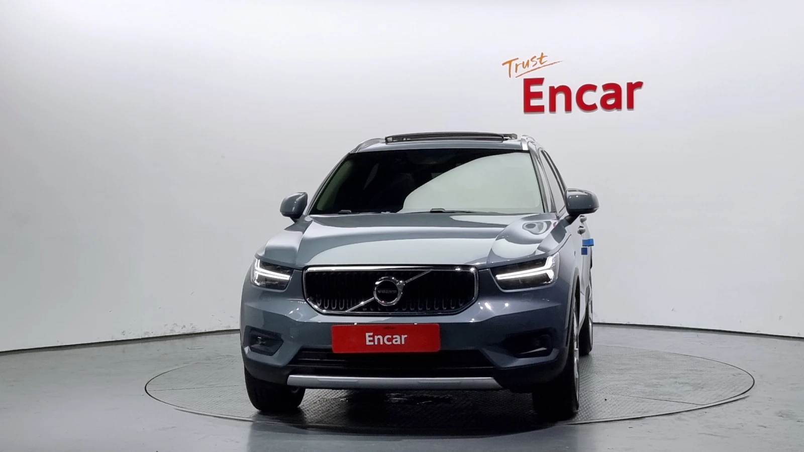 Volvo XC40 2021* B4* MOMENTUM* LED* DIS* PANO* КРАЙНА ЦЕНА, снимка 2 - Автомобили и джипове - 56060084