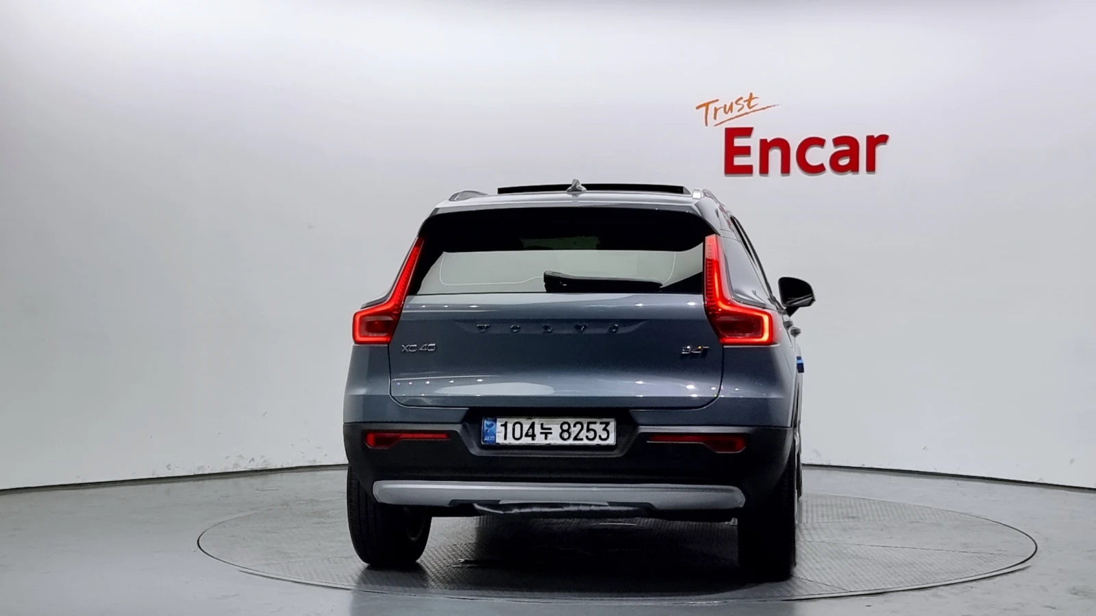 Volvo XC40 2021* B4* MOMENTUM* LED* DIS* PANO* КРАЙНА ЦЕНА, снимка 4 - Автомобили и джипове - 56060084