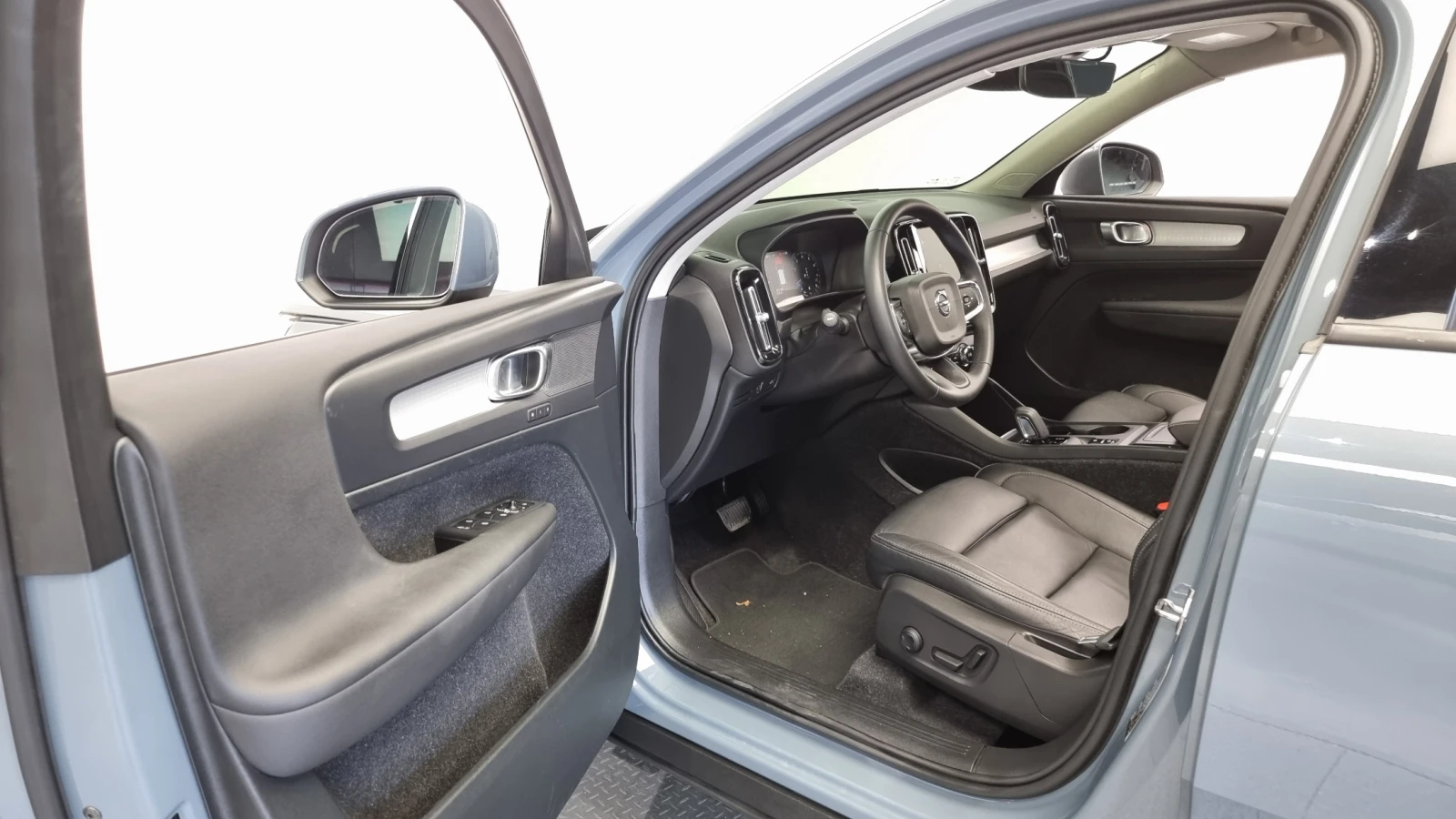 Volvo XC40 2021* B4* MOMENTUM* LED* DIS* PANO* КРАЙНА ЦЕНА, снимка 8 - Автомобили и джипове - 56060084