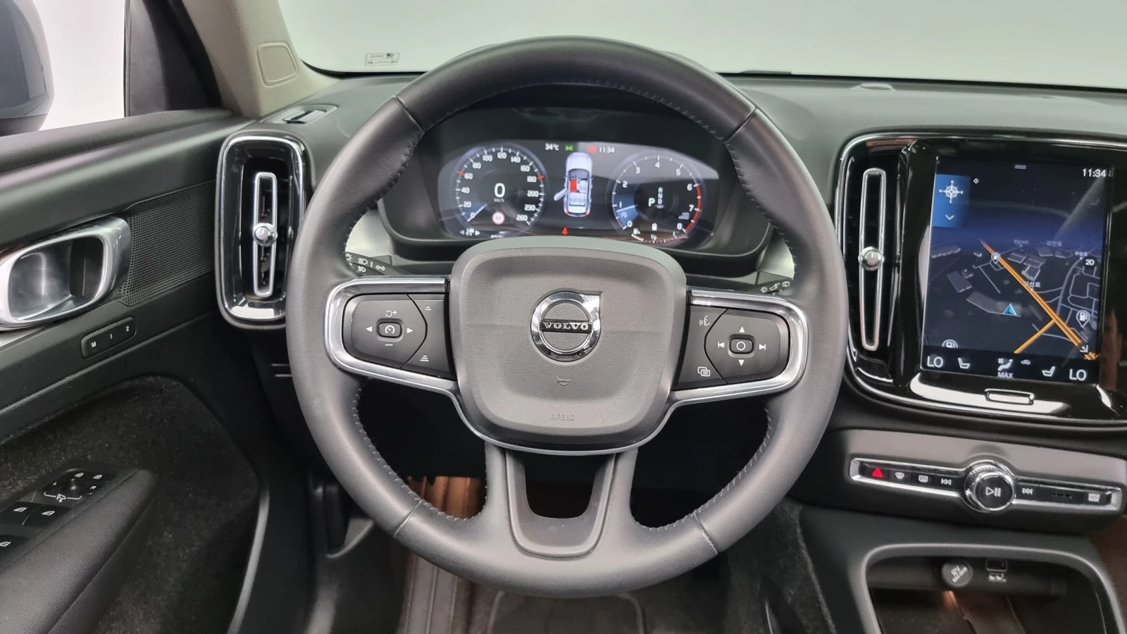 Volvo XC40 2021* B4* MOMENTUM* LED* DIS* PANO* КРАЙНА ЦЕНА, снимка 5 - Автомобили и джипове - 56060084