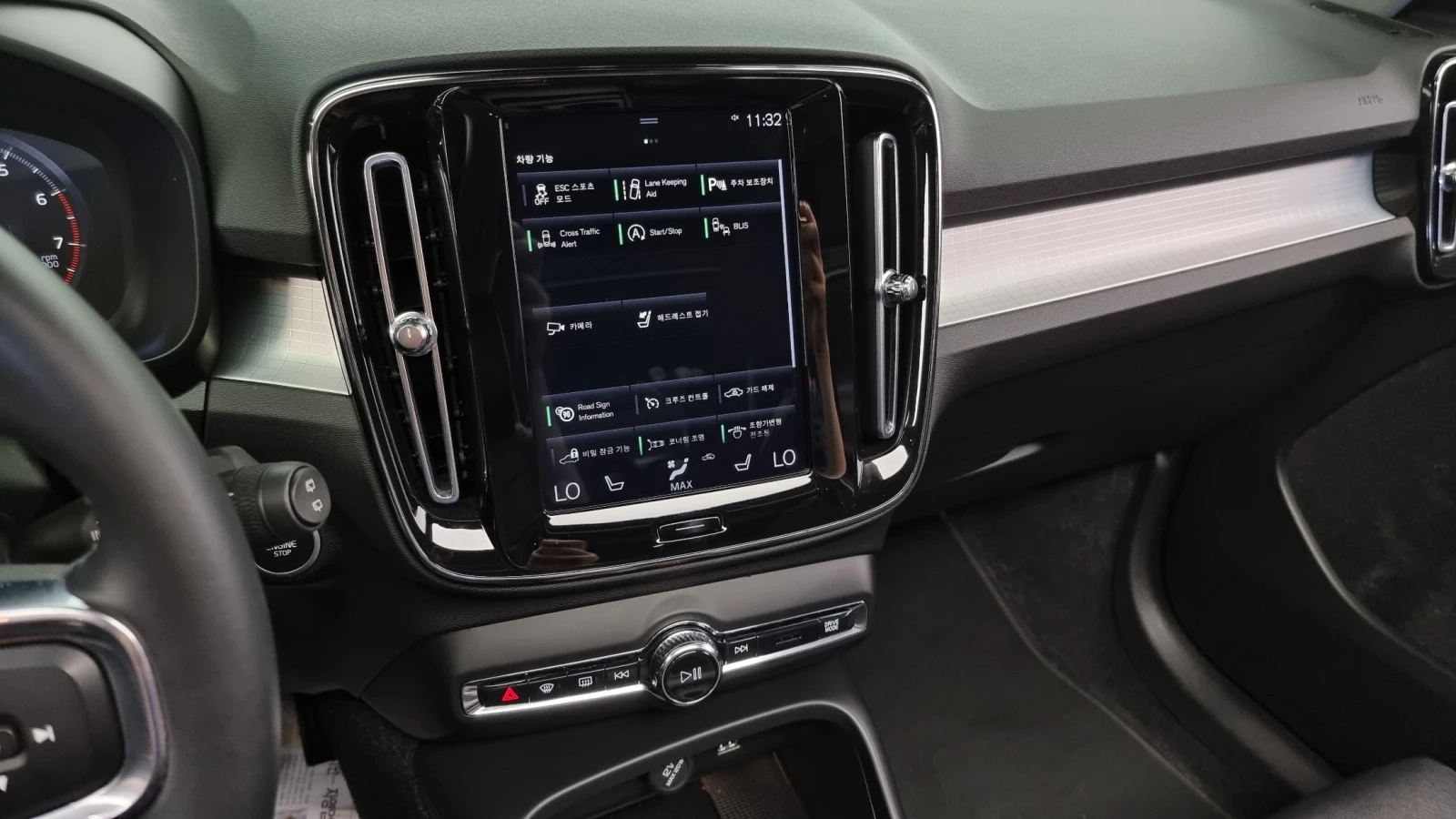 Volvo XC40 2021* B4* MOMENTUM* LED* DIS* PANO* КРАЙНА ЦЕНА, снимка 9 - Автомобили и джипове - 56060084