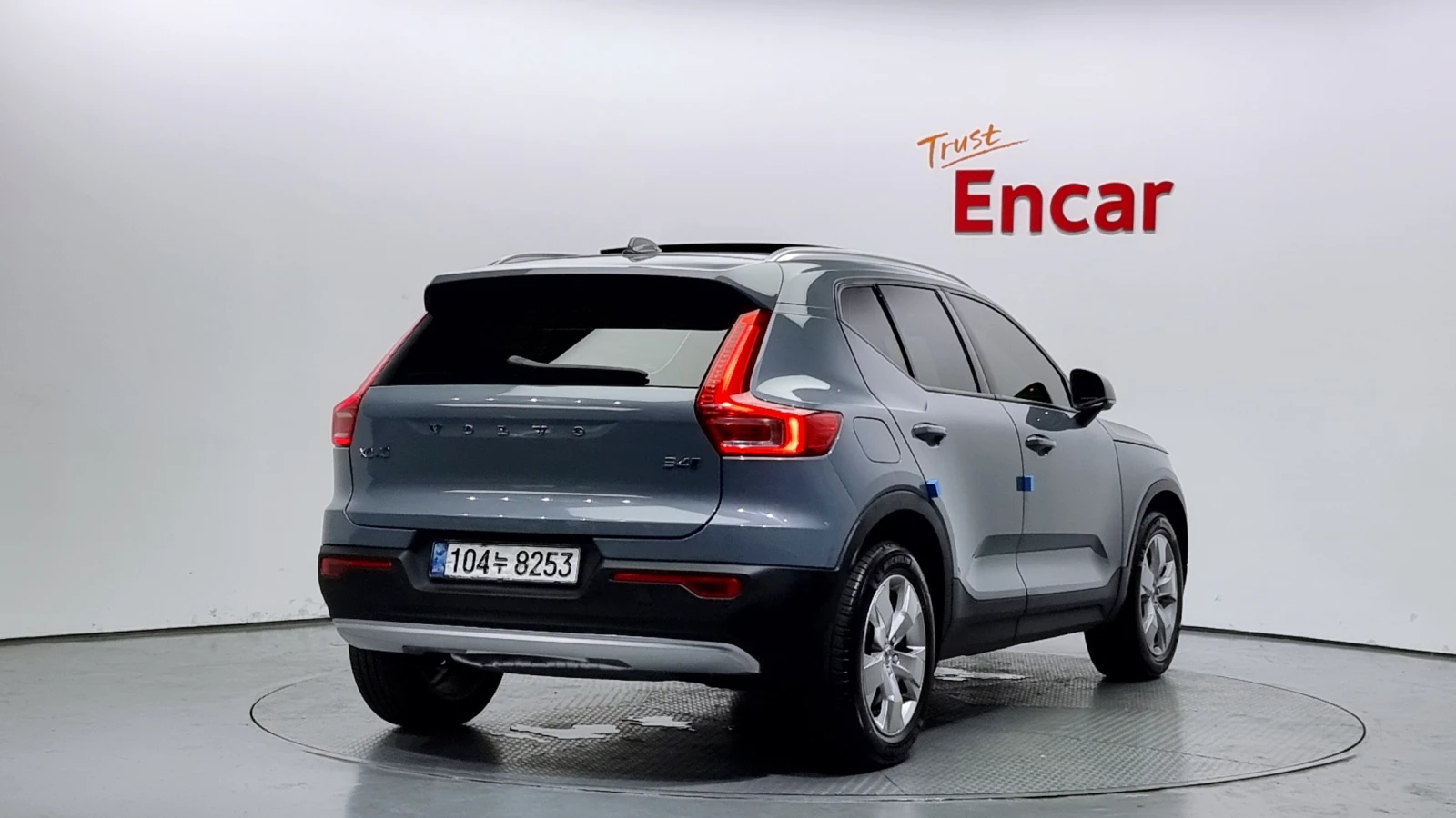 Volvo XC40 2021* B4* MOMENTUM* LED* DIS* PANO* КРАЙНА ЦЕНА, снимка 3 - Автомобили и джипове - 56060084