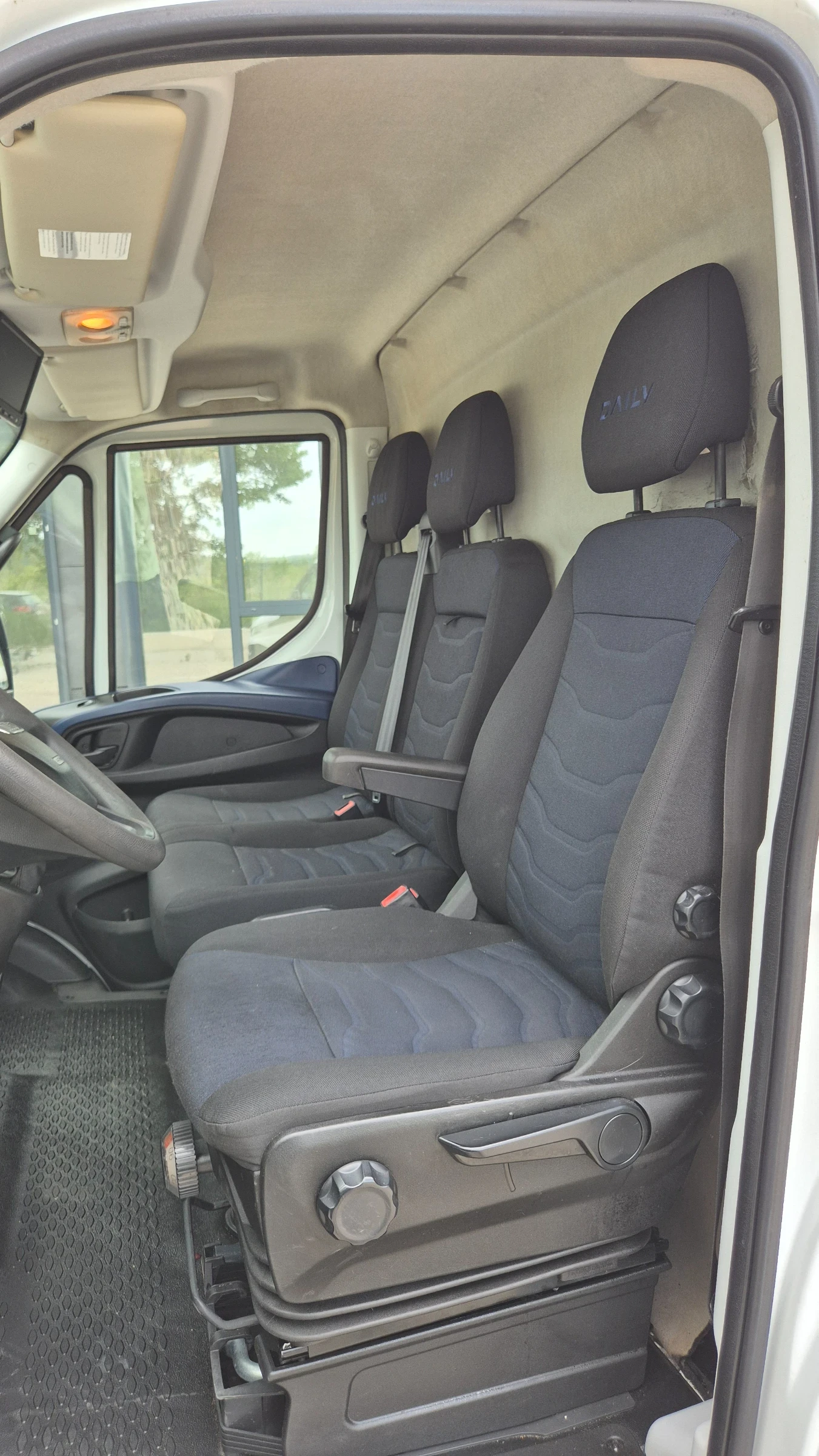 Iveco Daily 35s16* HI-MATIC* КЛИМАТРОНИК* , снимка 9 - Бусове и автобуси - 53989814