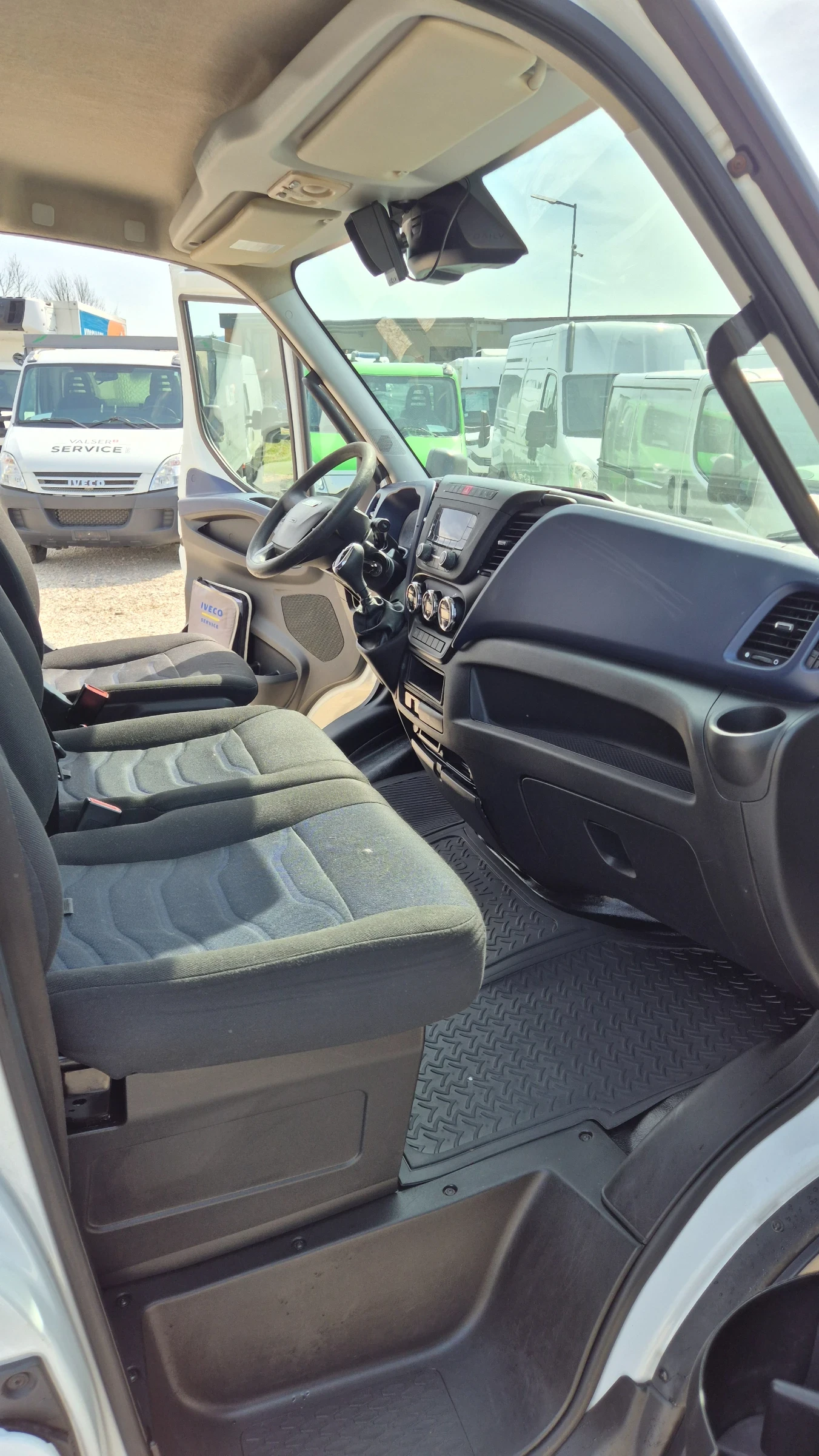 Iveco Daily 35s16* HI-MATIC* КЛИМАТРОНИК* , снимка 14 - Бусове и автобуси - 53989814