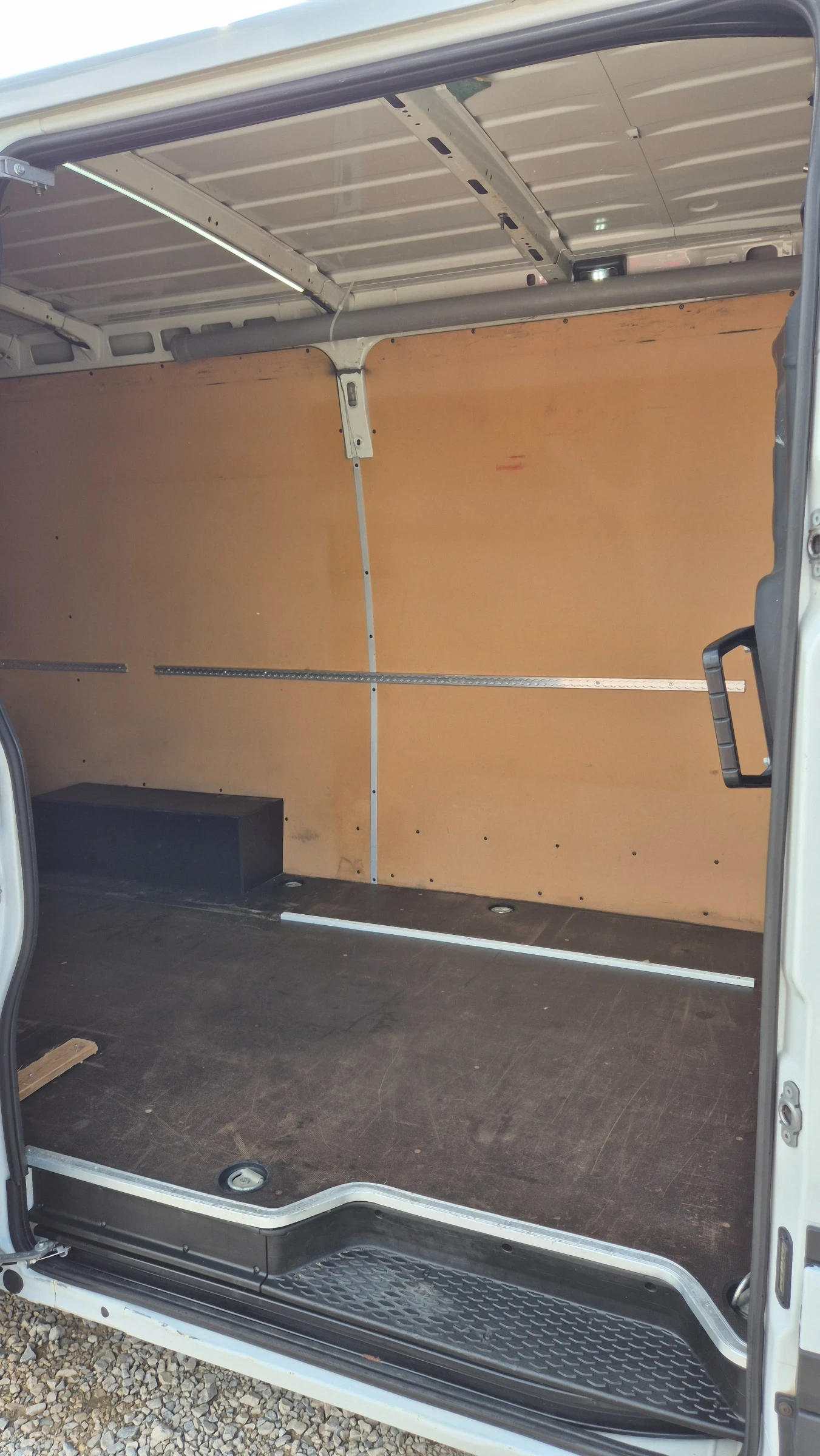 Iveco Daily 35s16* HI-MATIC* КЛИМАТРОНИК* , снимка 8 - Бусове и автобуси - 53989814