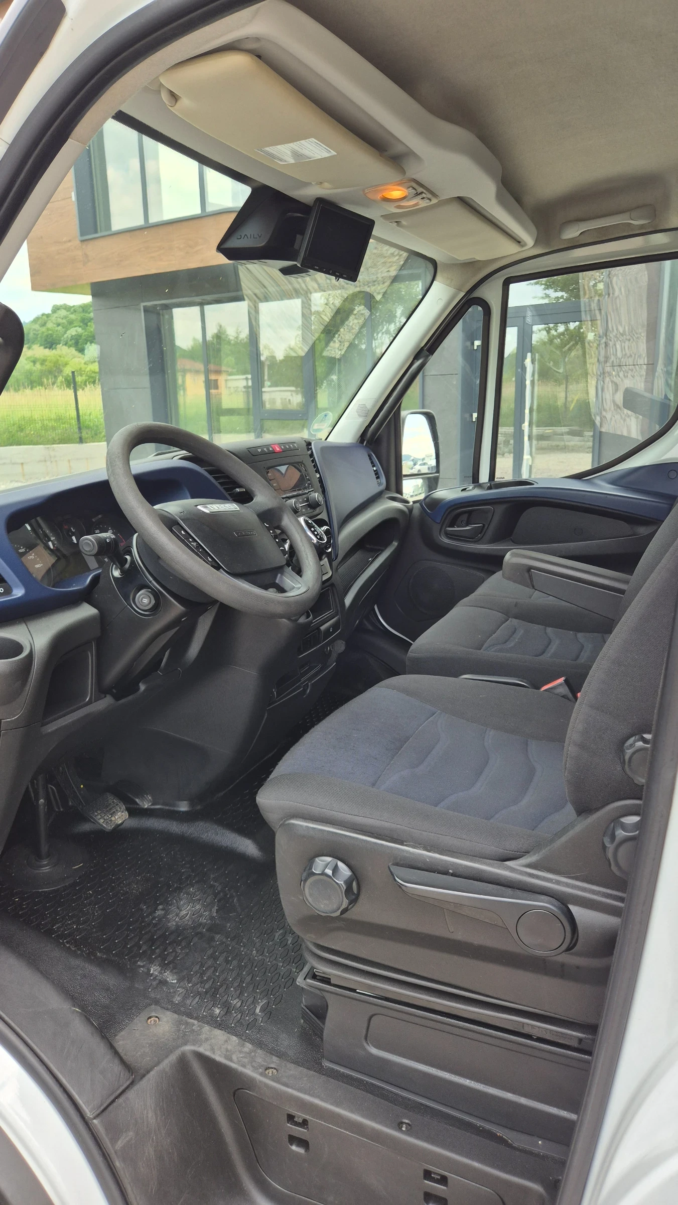 Iveco Daily 35s16* HI-MATIC* КЛИМАТРОНИК* , снимка 8 - Бусове и автобуси - 53989814