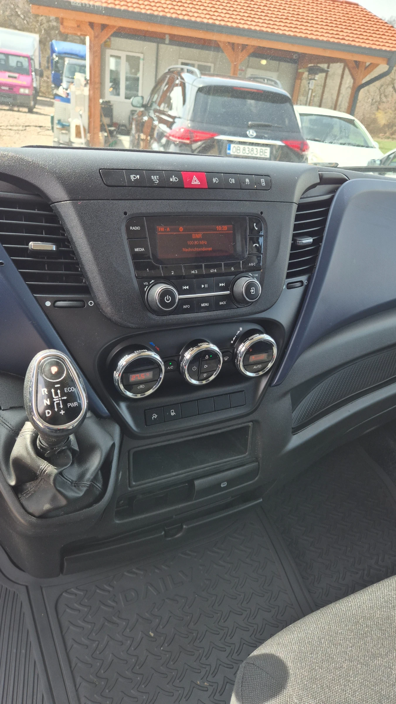 Iveco Daily 35s16* HI-MATIC* КЛИМАТРОНИК* , снимка 13 - Бусове и автобуси - 53989814