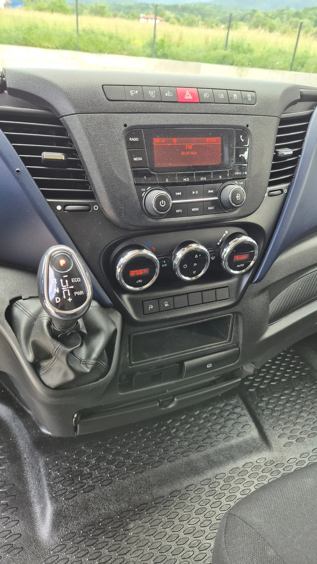 Iveco Daily 35s16* HI-MATIC* КЛИМАТРОНИК* , снимка 11 - Бусове и автобуси - 53989814