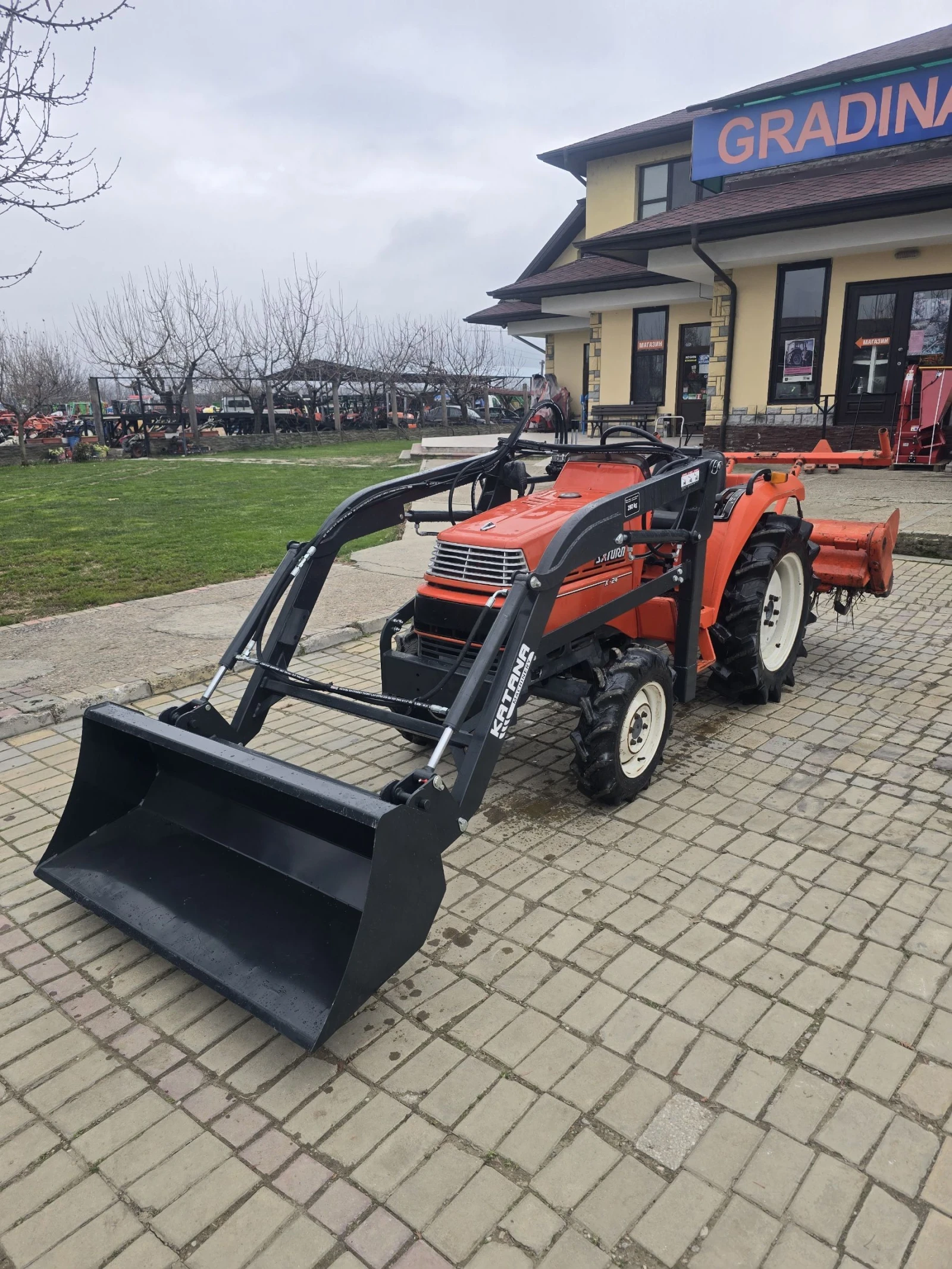 Трактор Kubota Х24, с челен товарач и фреза, снимка 1