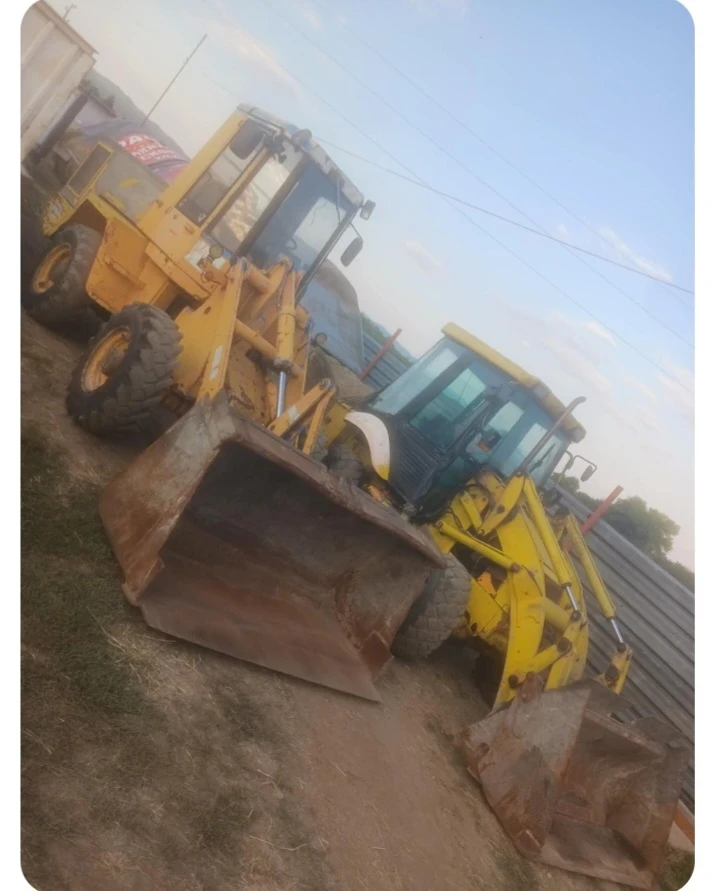 Мини челни товарачи JCB 2CX