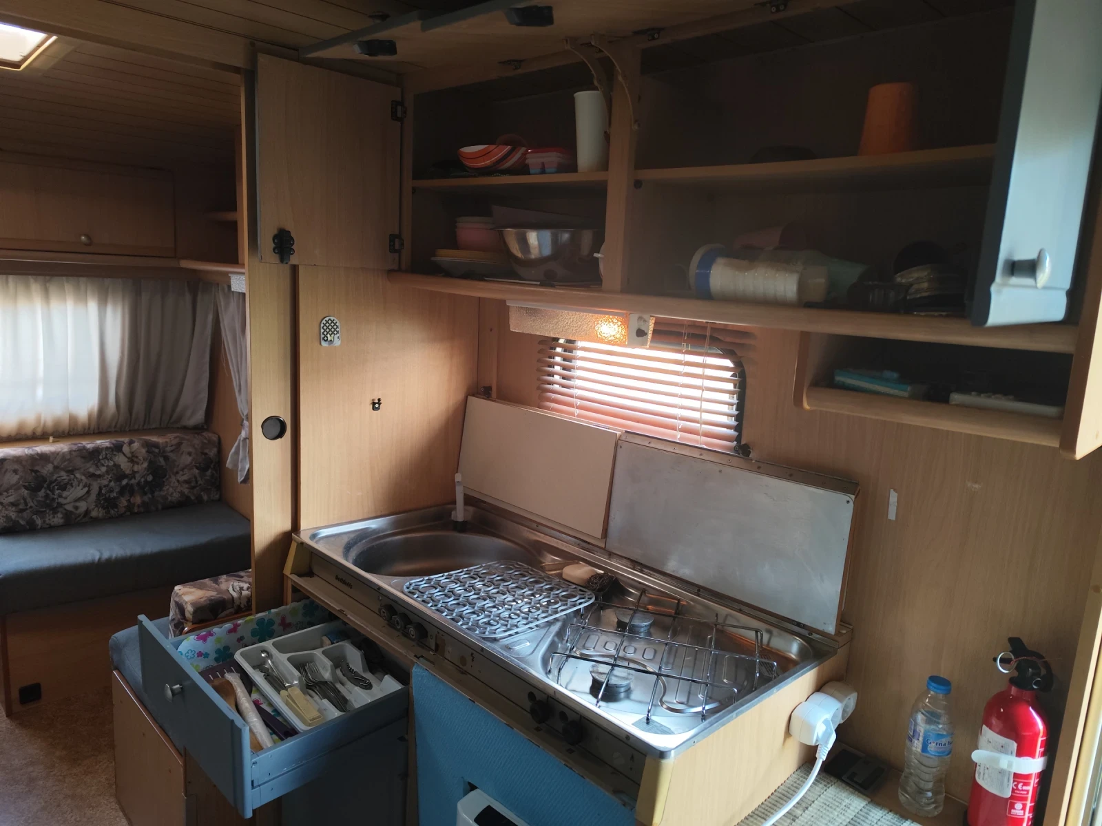 Каравана Dethleffs, снимка 2 - Каравани и кемпери - 53850168