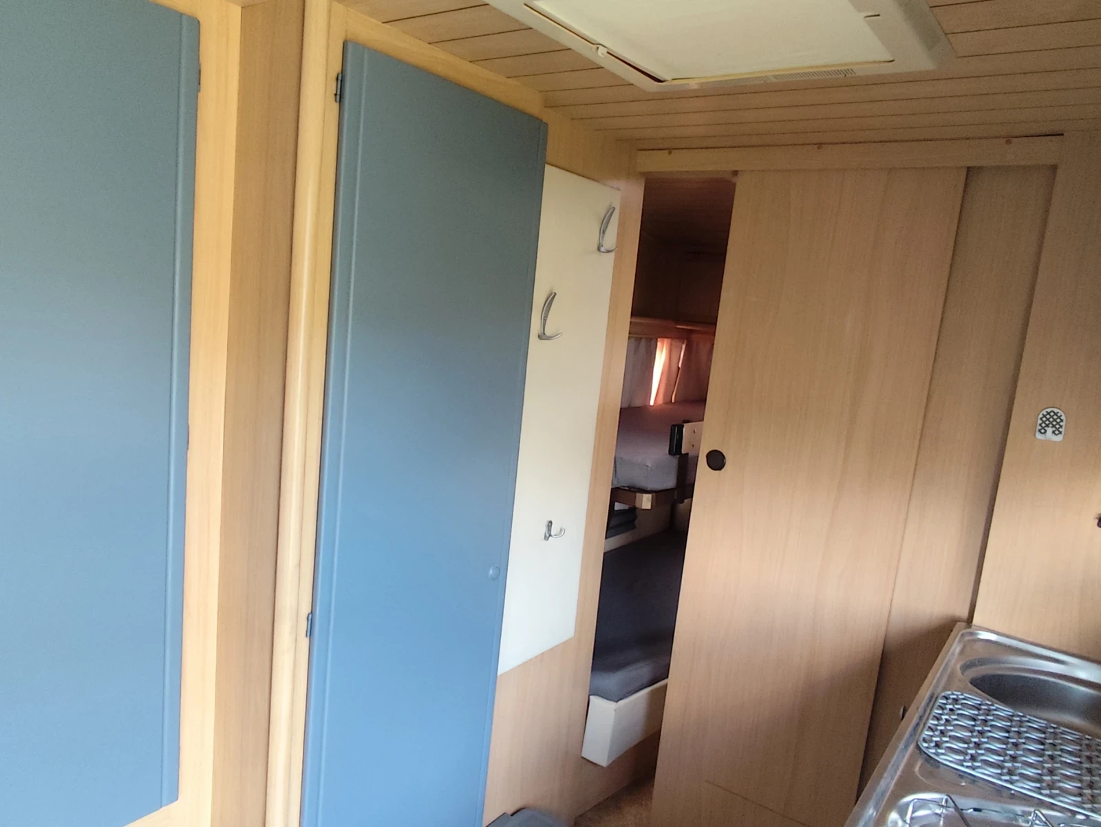 Каравана Dethleffs, снимка 8 - Каравани и кемпери - 53850168