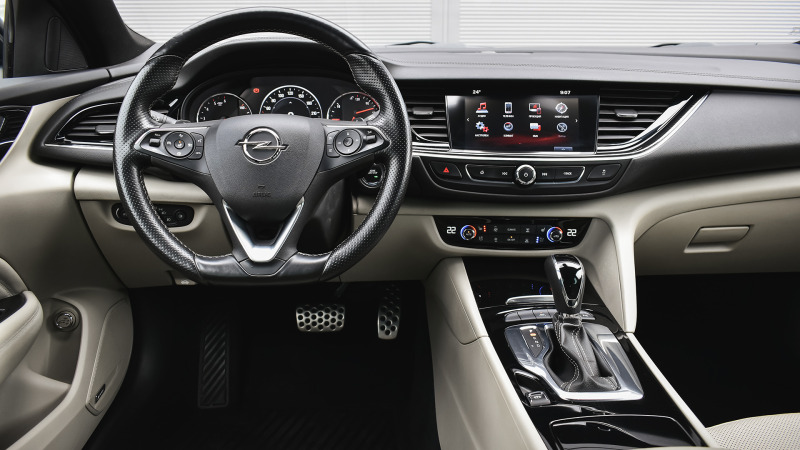 Opel Insignia Sports Tourer 2.0d Business Innovation 4x4 Automat, снимка 9 - Автомобили и джипове - 41601460