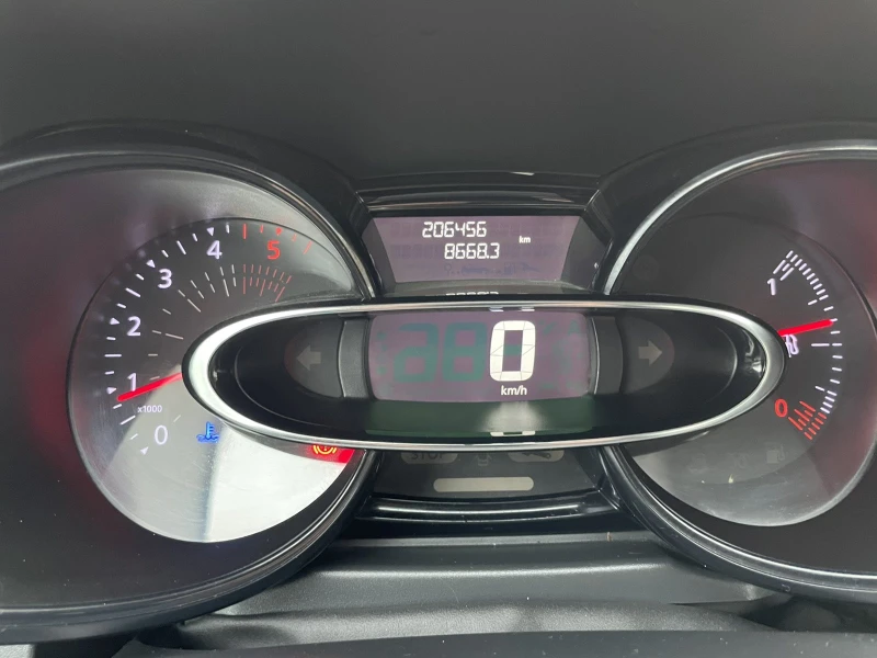 Renault Clio Grandtour 1.5 dCi 75hp, снимка 8 - Автомобили и джипове - 52292128