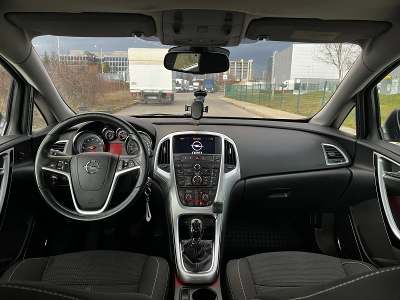 Opel Astra 1.6 TURBO, снимка 5 - Автомобили и джипове - 52812003