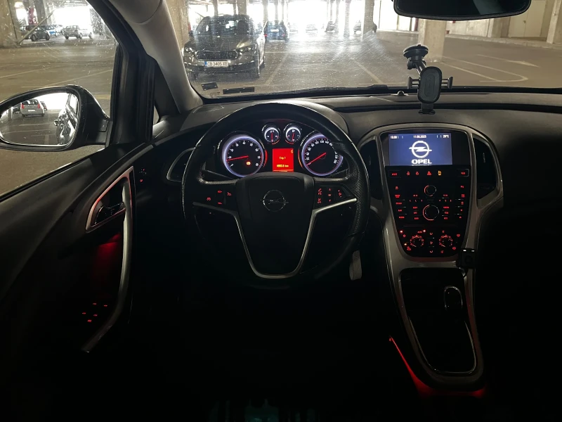 Opel Astra 1.6 TURBO, снимка 8 - Автомобили и джипове - 52812003