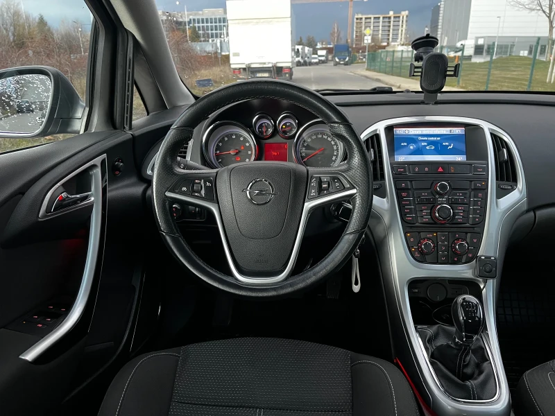 Opel Astra 1.6 TURBO, снимка 6 - Автомобили и джипове - 52812003