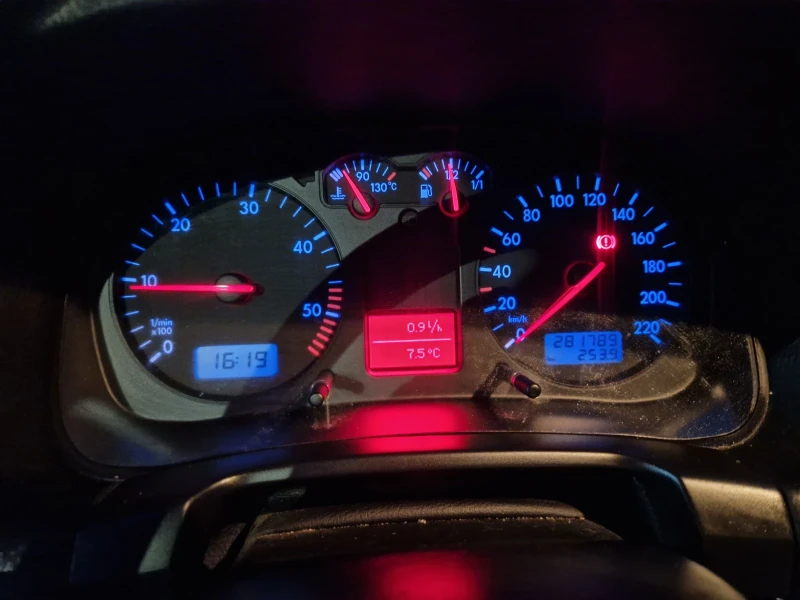 VW Golf 1.9TDI 90к.с., снимка 7 - Автомобили и джипове - 52883697