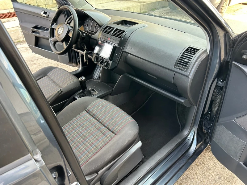 VW Polo 1.4i НАВИ КЛИМАТИК, снимка 10 - Автомобили и джипове - 53112407
