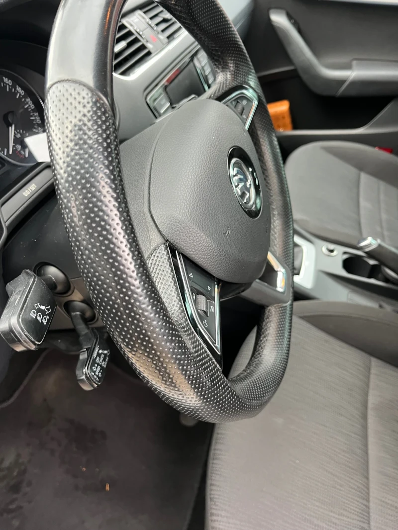 Skoda Octavia 1.6 TDI 4x4, снимка 8 - Автомобили и джипове - 53164601