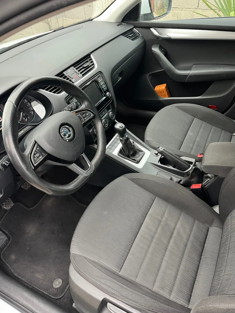 Skoda Octavia 1.6 TDI 4x4, снимка 12 - Автомобили и джипове - 53164601