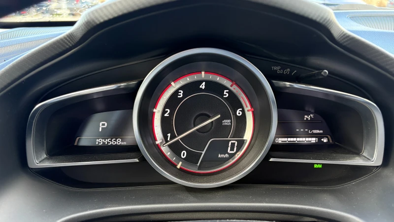 Mazda 3 ULTIMATE 2.2 Skyaktiv-D, снимка 11 - Автомобили и джипове - 53393703