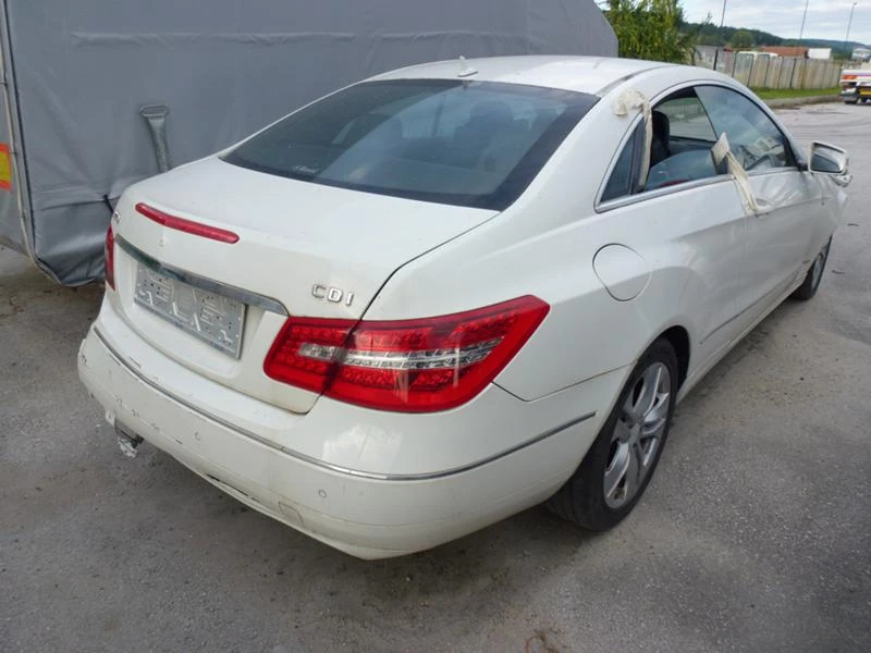 Mercedes-Benz E 220 COUPE - [1] 