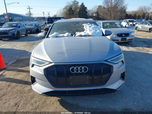 Audi E-Tron PREMIUM QUATTRO - изображение 2