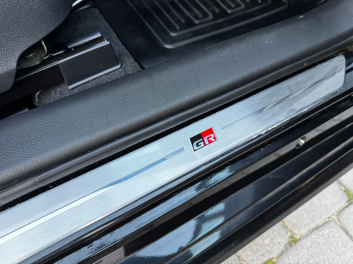 Toyota Corolla 1.8-2.0 Хибрид -Комби-GR, снимка 3 - Автомобили и джипове - 53945597