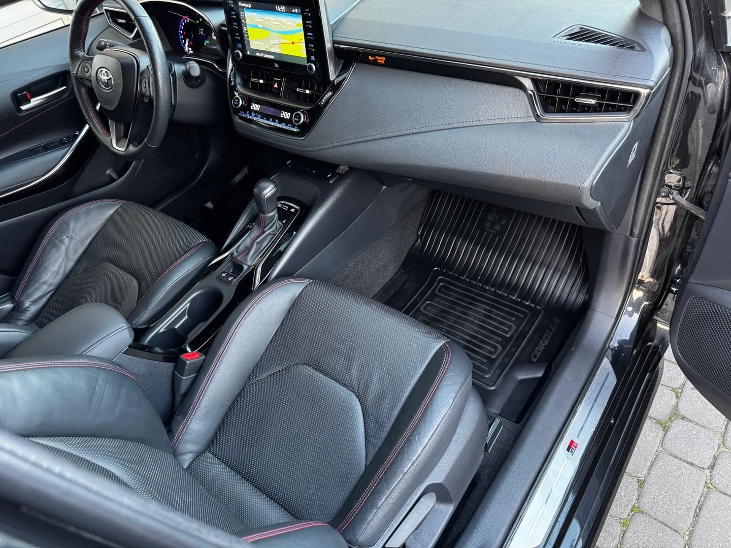 Toyota Corolla 1.8-2.0 Хибрид -Комби-GR, снимка 4 - Автомобили и джипове - 53945597