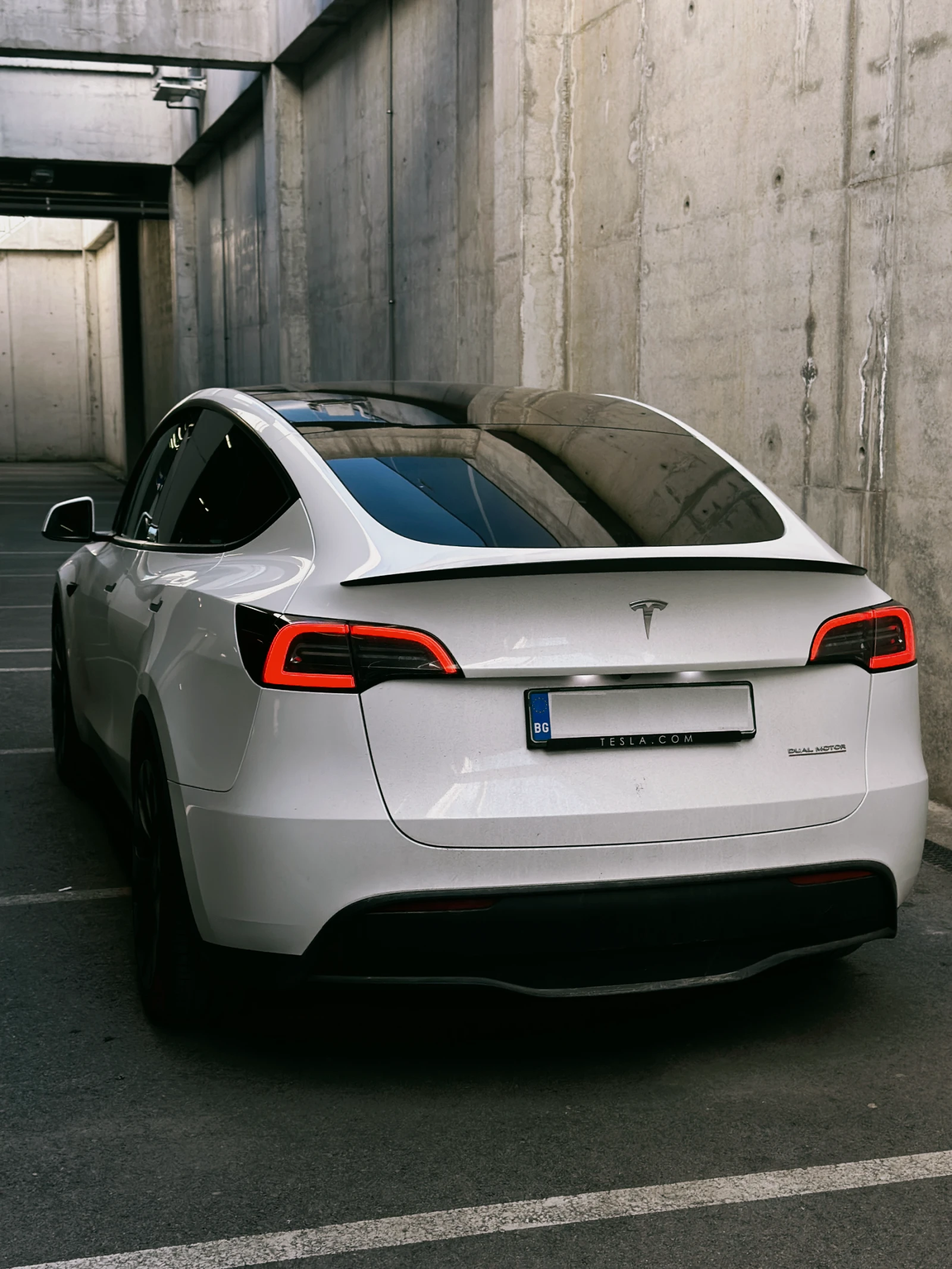 Tesla Model Y Performance AWD НАЛИЧНА - изображение 5