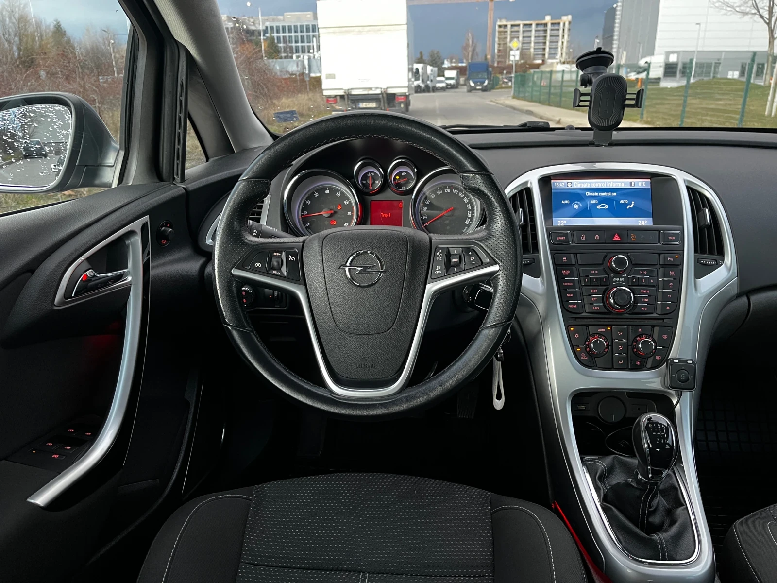 Opel Astra 1.6 TURBO - изображение 6