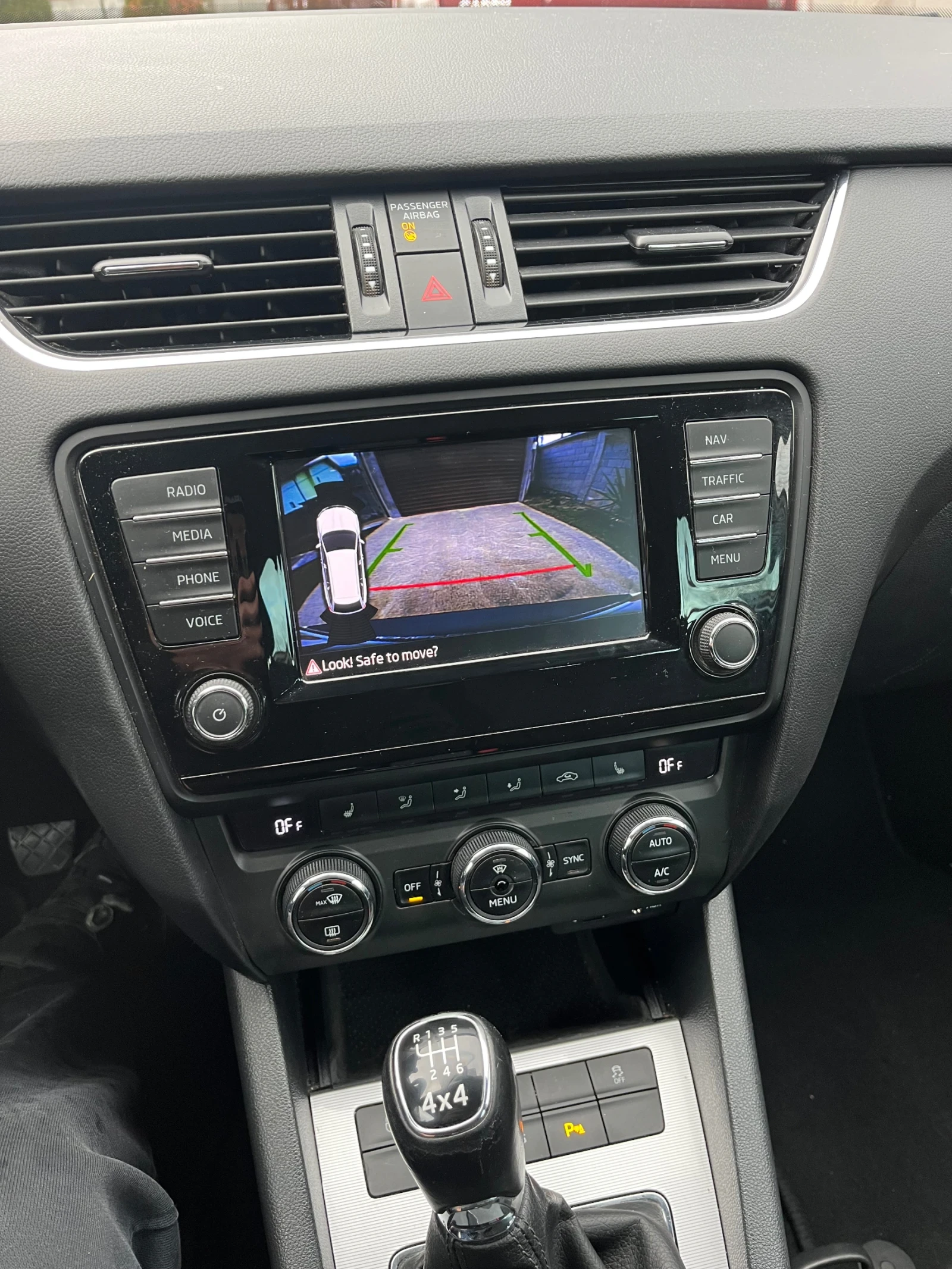 Skoda Octavia 1.6 TDI 4x4 - изображение 9